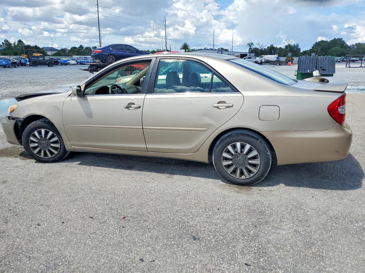 2003 Toyota Camry Le Gold vin: 4T1BE32K63U786471