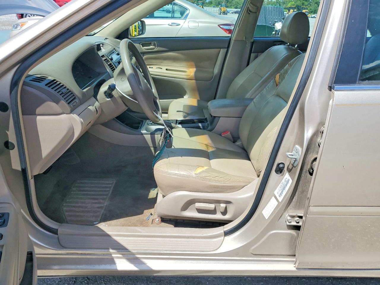 2003 Toyota Camry Le Gold vin: 4T1BE32K63U786471