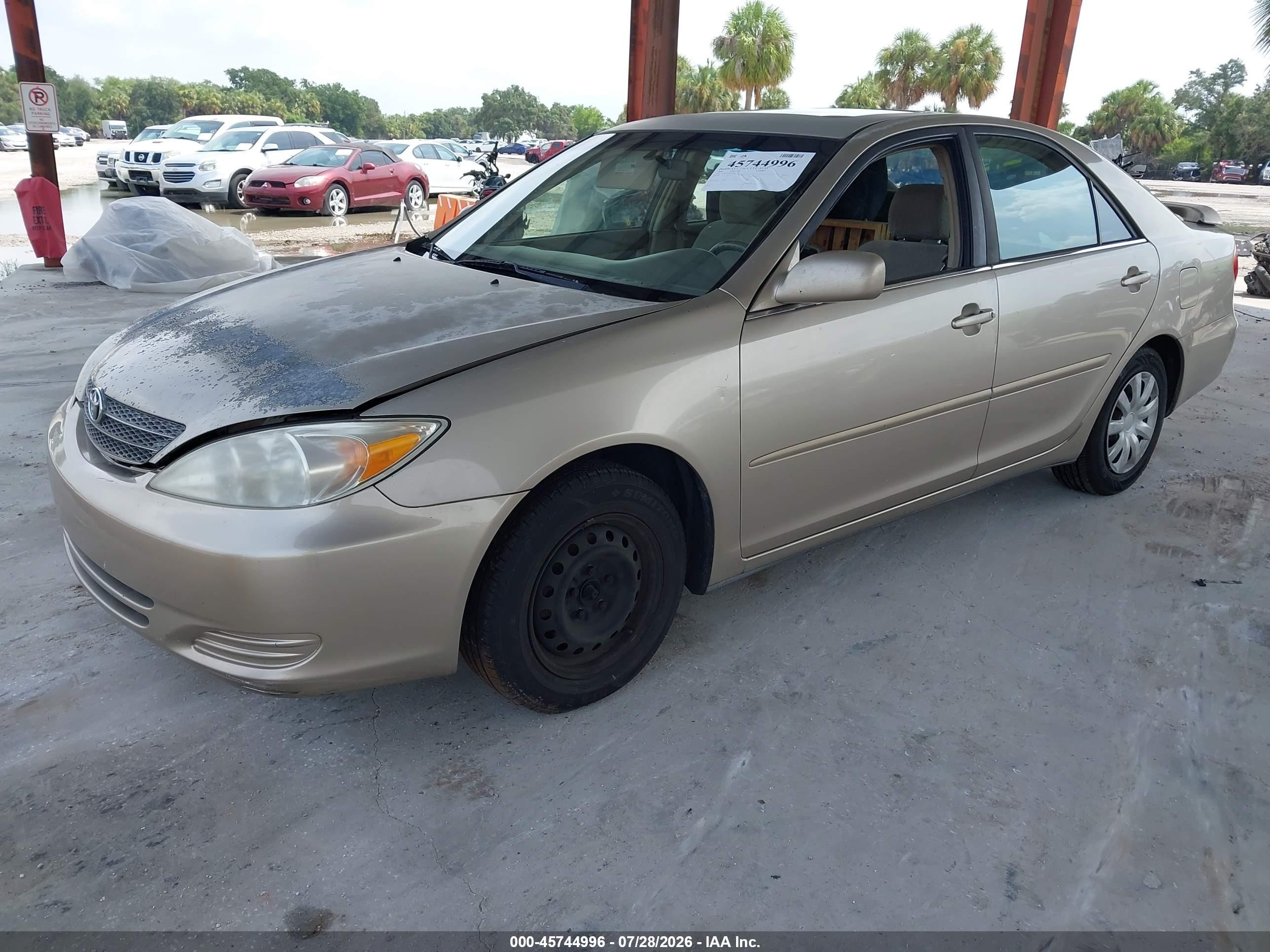 2004 Toyota Camry Le Gold vin: 4T1BE32K64U269334