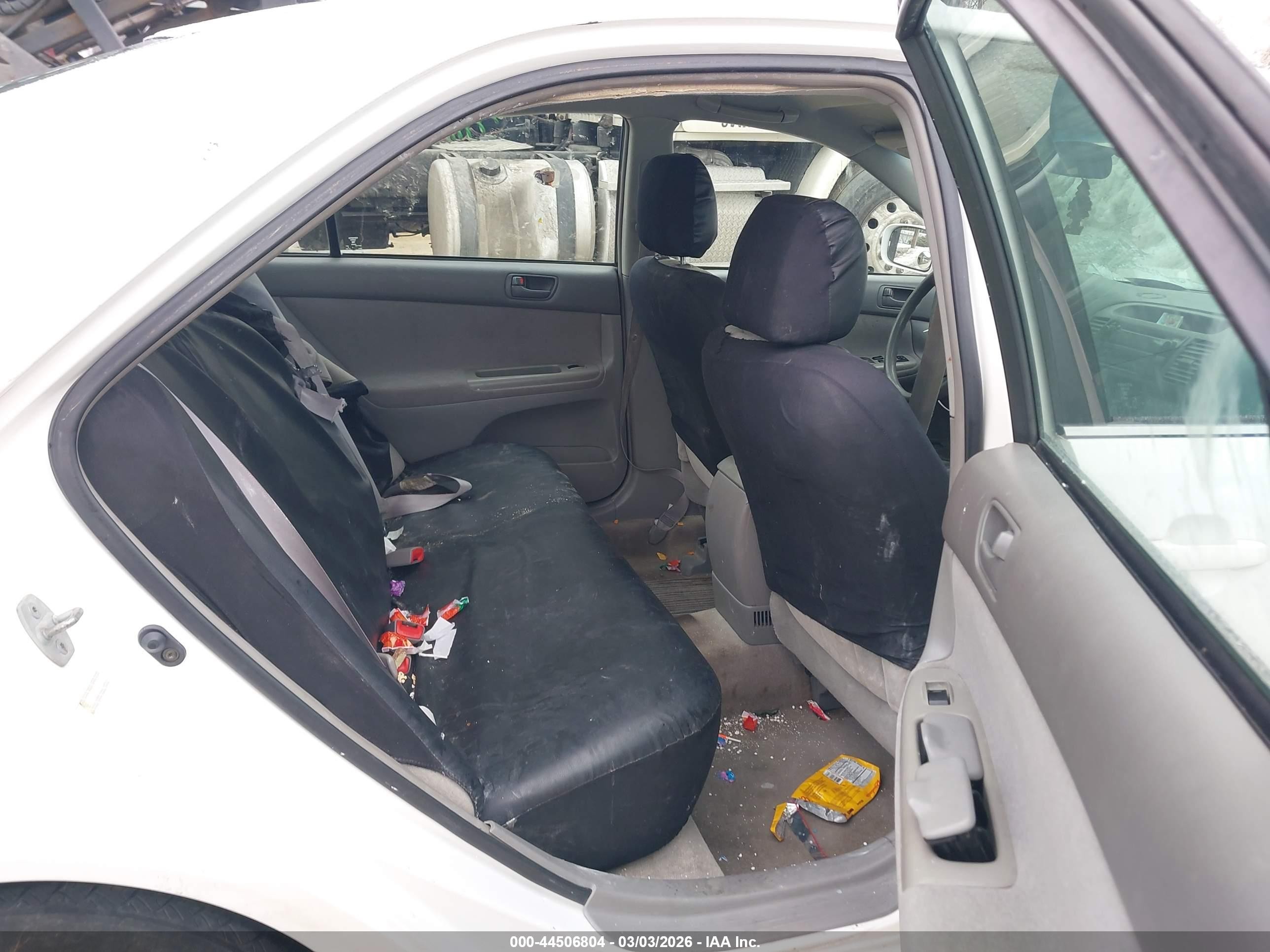 2004 Toyota Camry Le White vin: 4T1BE32K64U273366