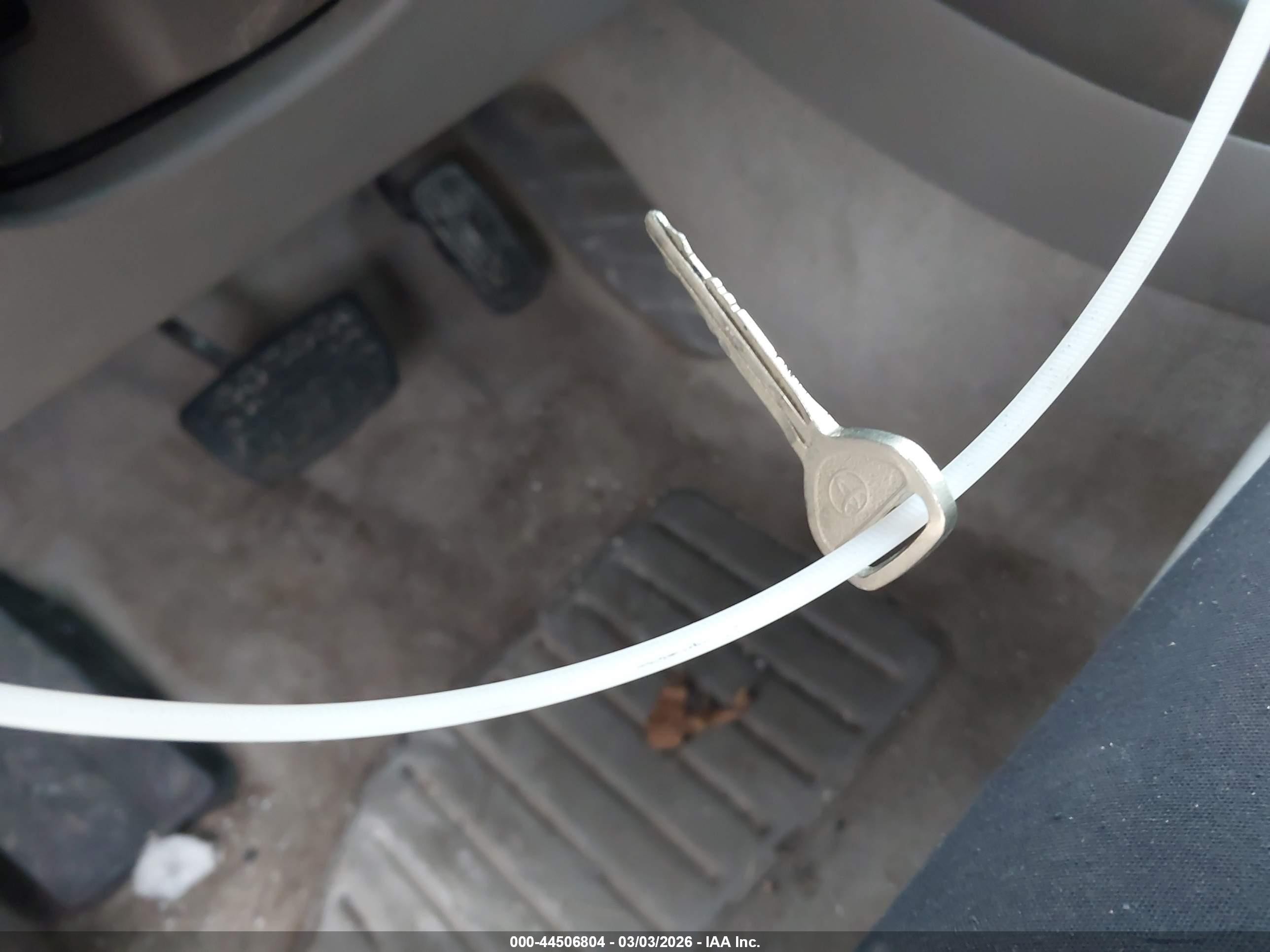 2004 Toyota Camry Le White vin: 4T1BE32K64U273366