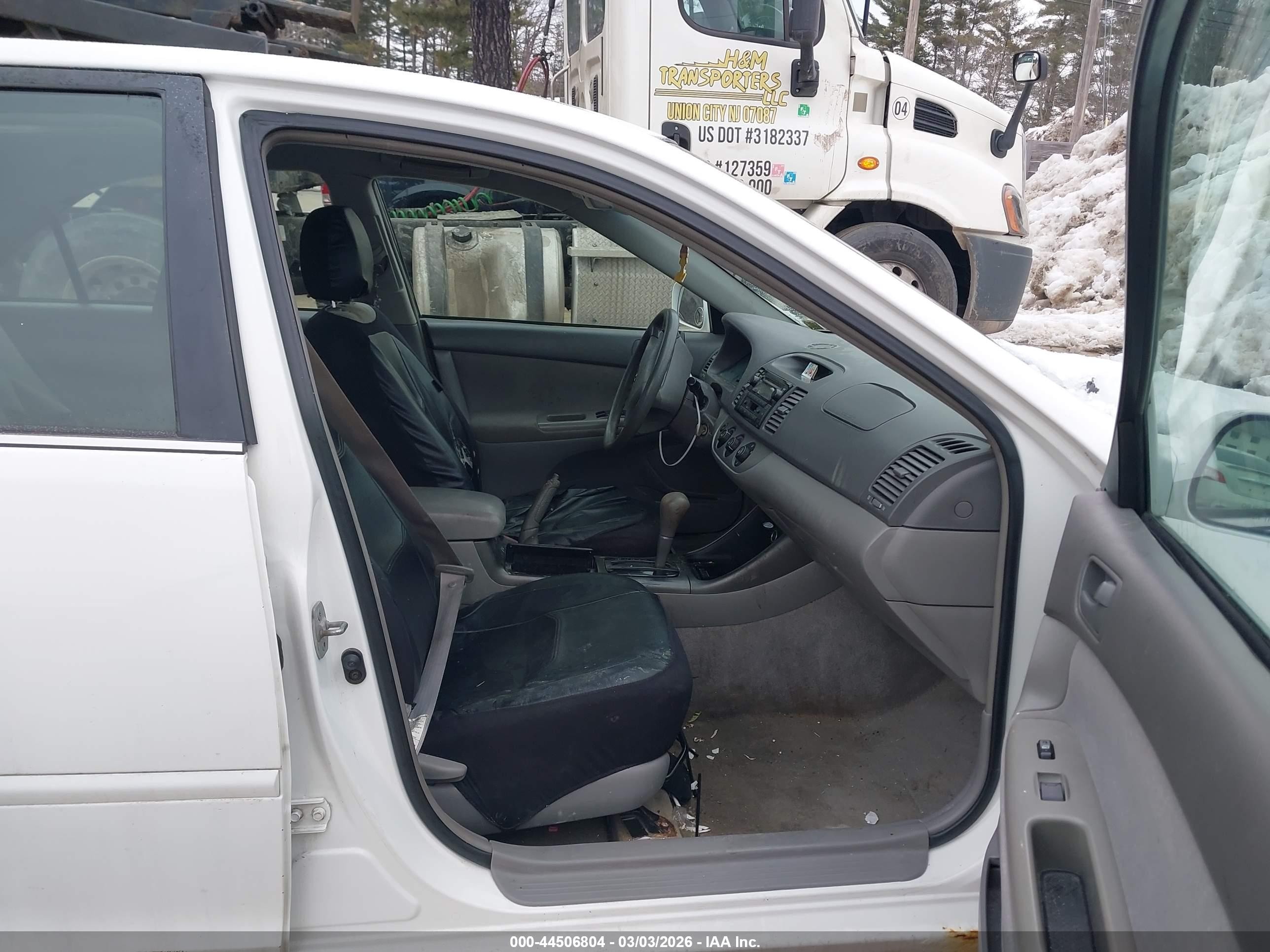 2004 Toyota Camry Le White vin: 4T1BE32K64U273366