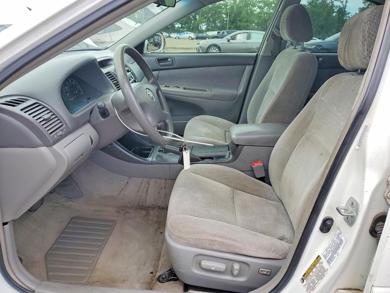 2004 Toyota Camry Le White vin: 4T1BE32K64U295724