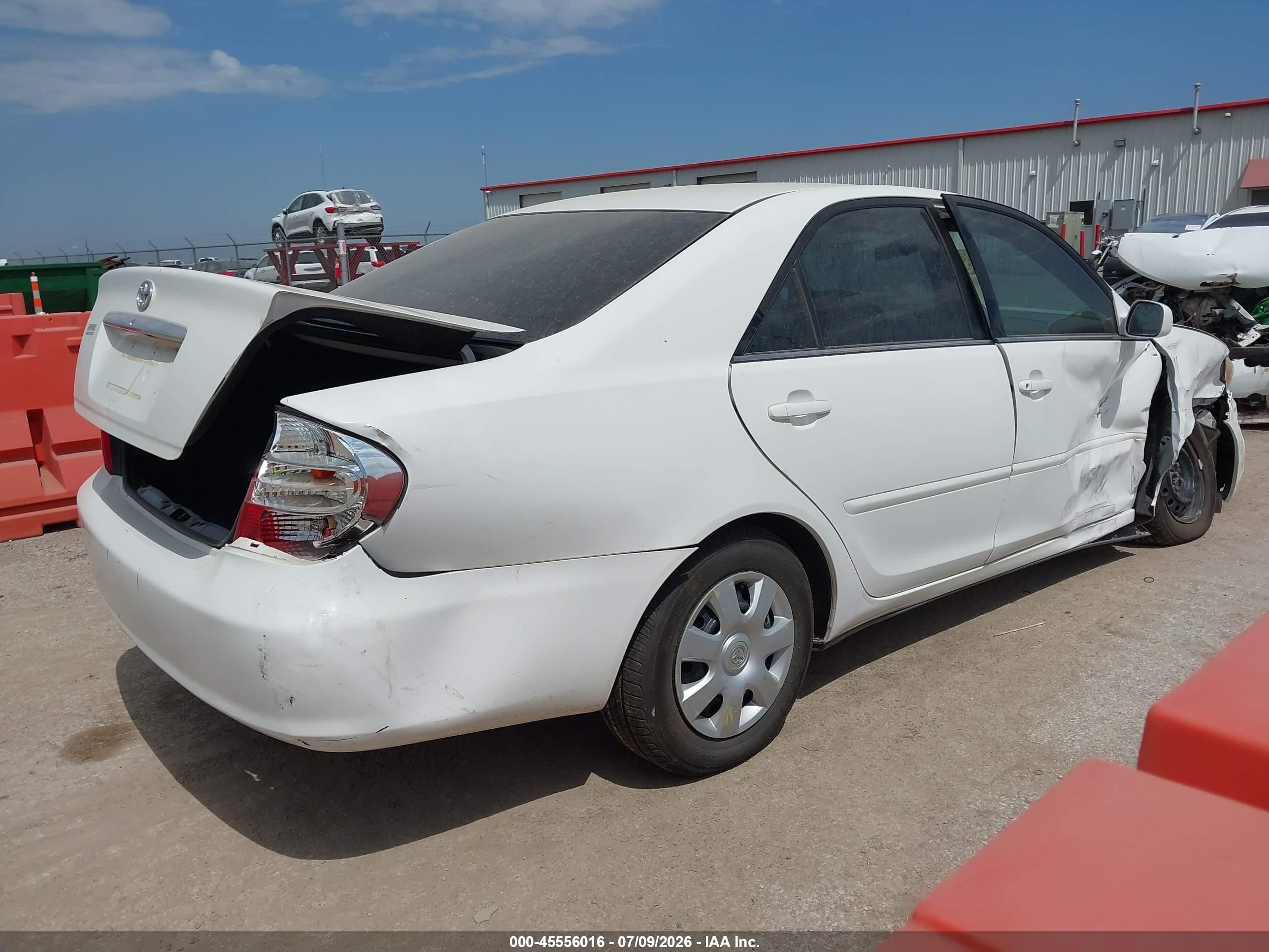 2004 Toyota Camry Le White vin: 4T1BE32K64U367781
