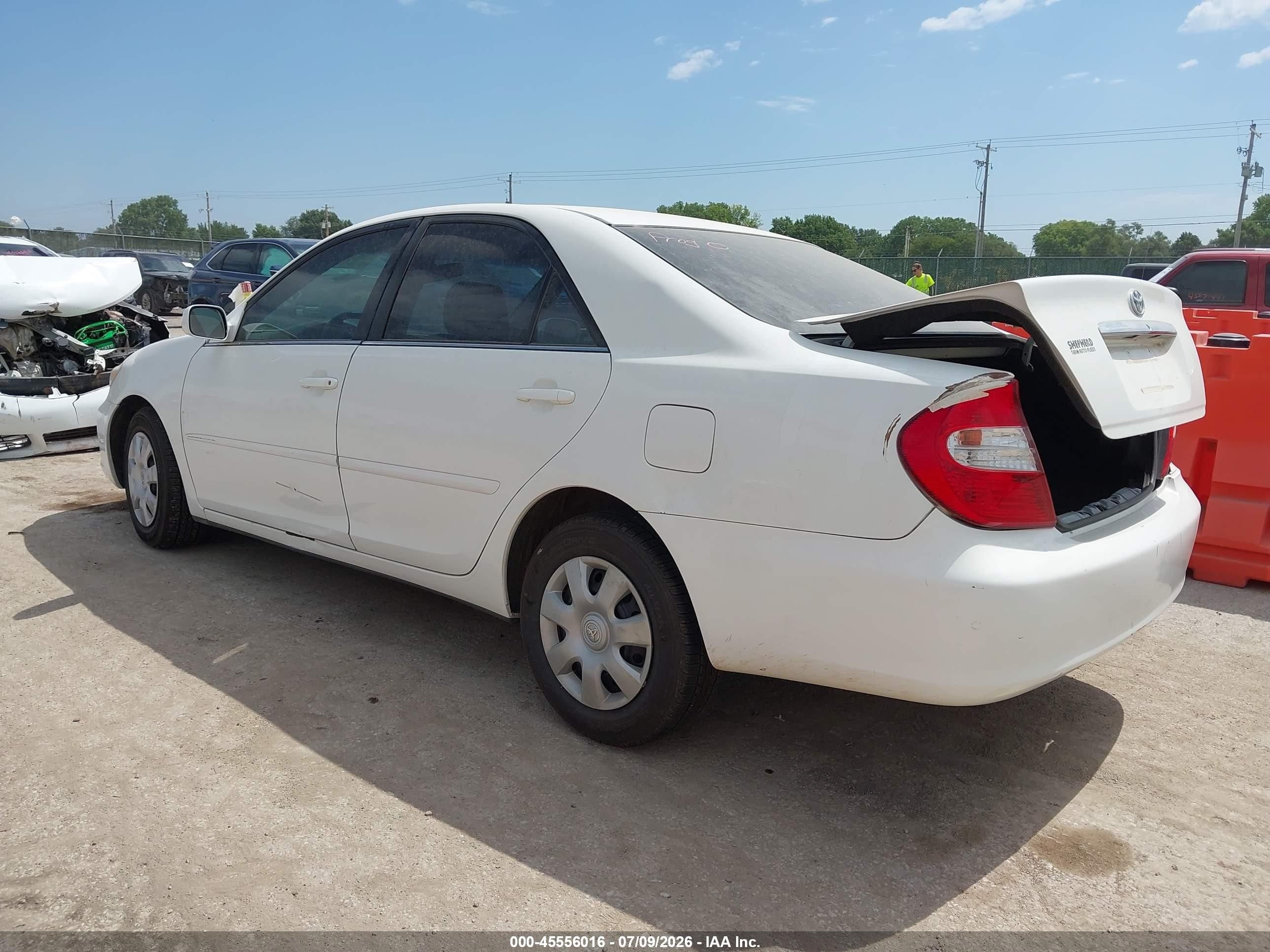 2004 Toyota Camry Le White vin: 4T1BE32K64U367781