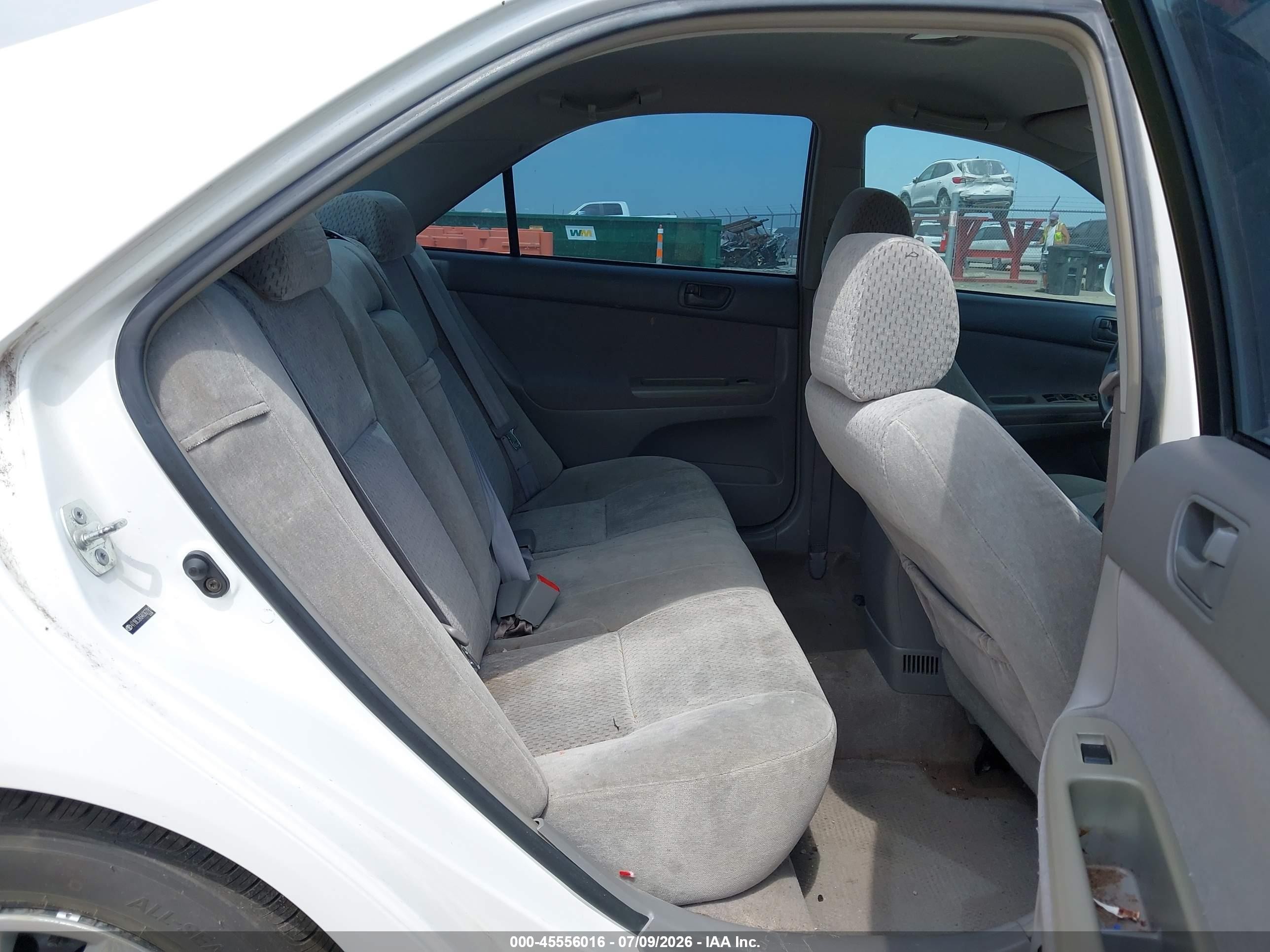 2004 Toyota Camry Le White vin: 4T1BE32K64U367781