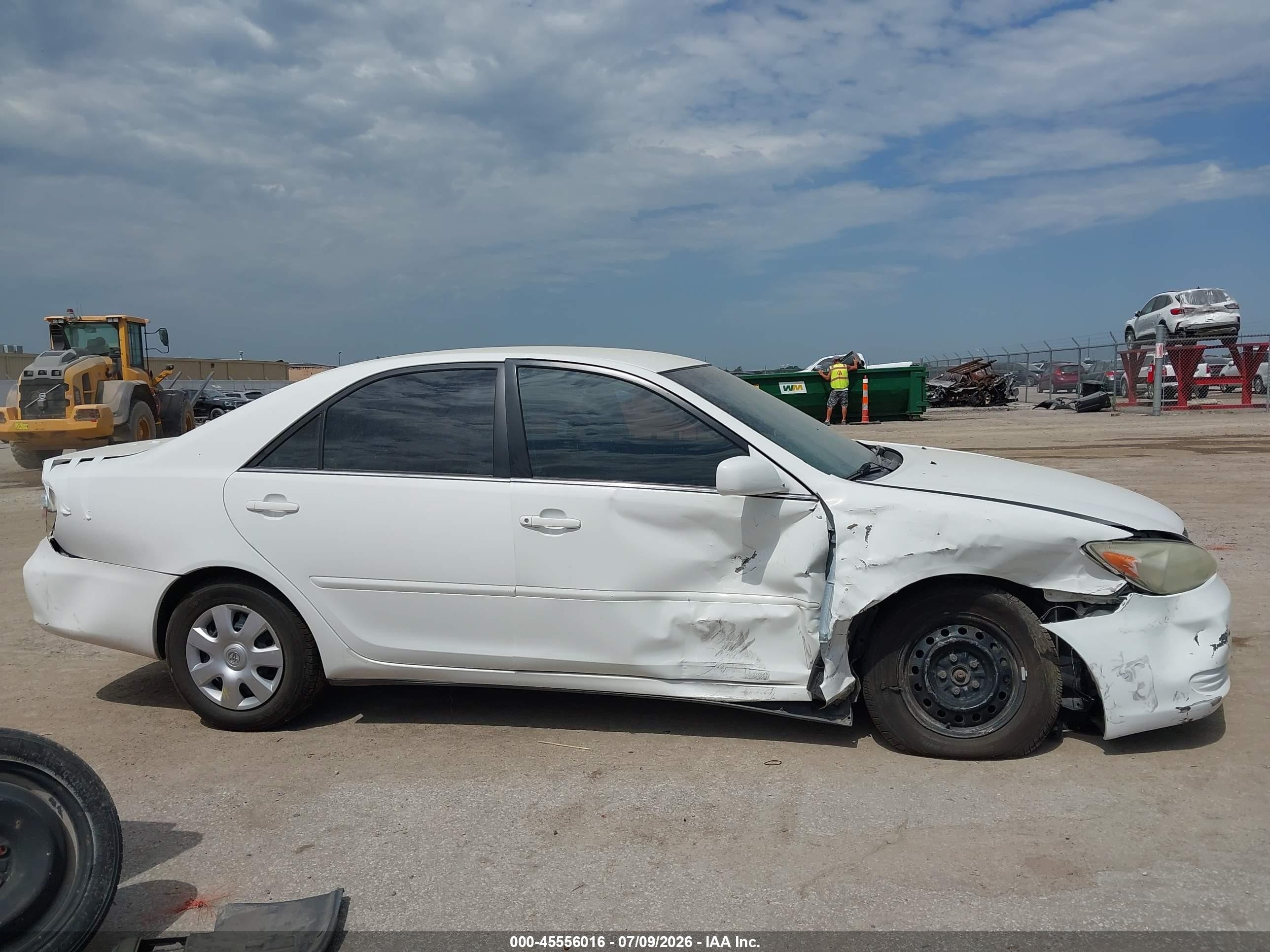 2004 Toyota Camry Le White vin: 4T1BE32K64U367781