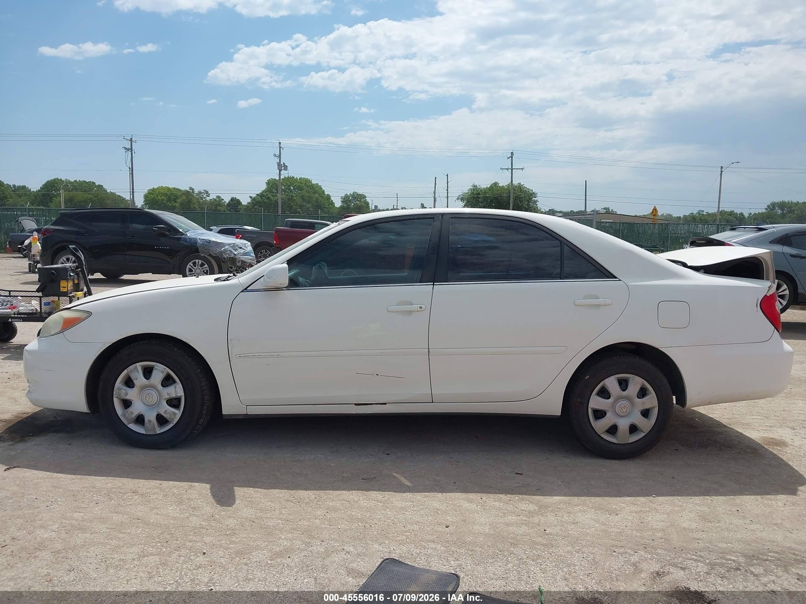 2004 Toyota Camry Le White vin: 4T1BE32K64U367781
