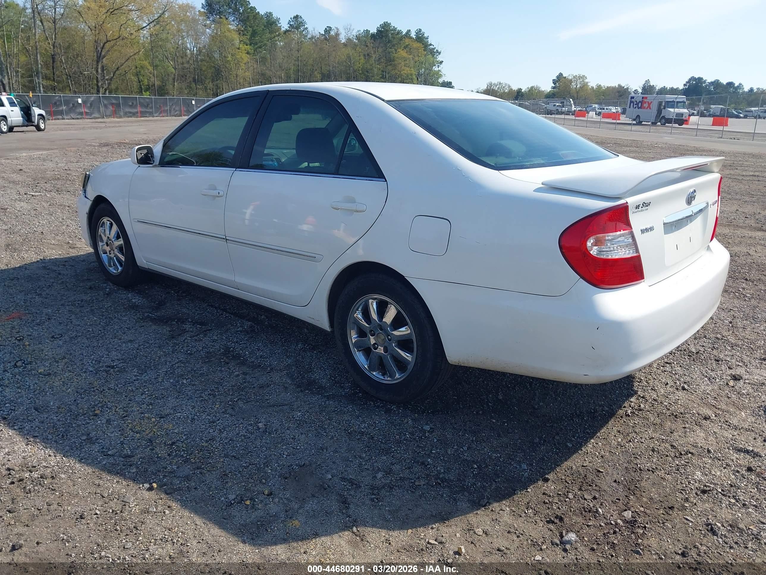 2004 Toyota Camry Xle White vin: 4T1BE32K64U377596