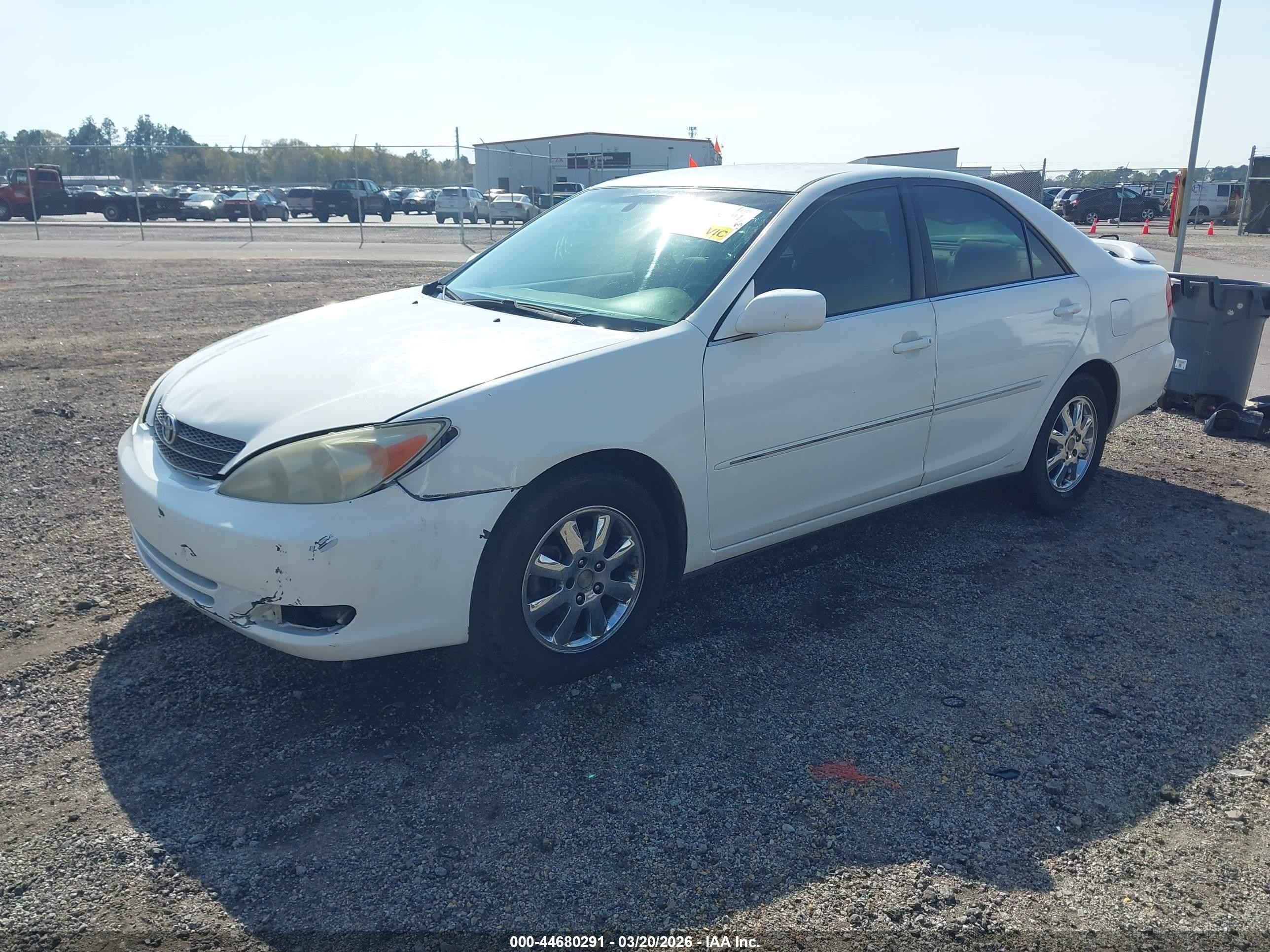 2004 Toyota Camry Xle White vin: 4T1BE32K64U377596