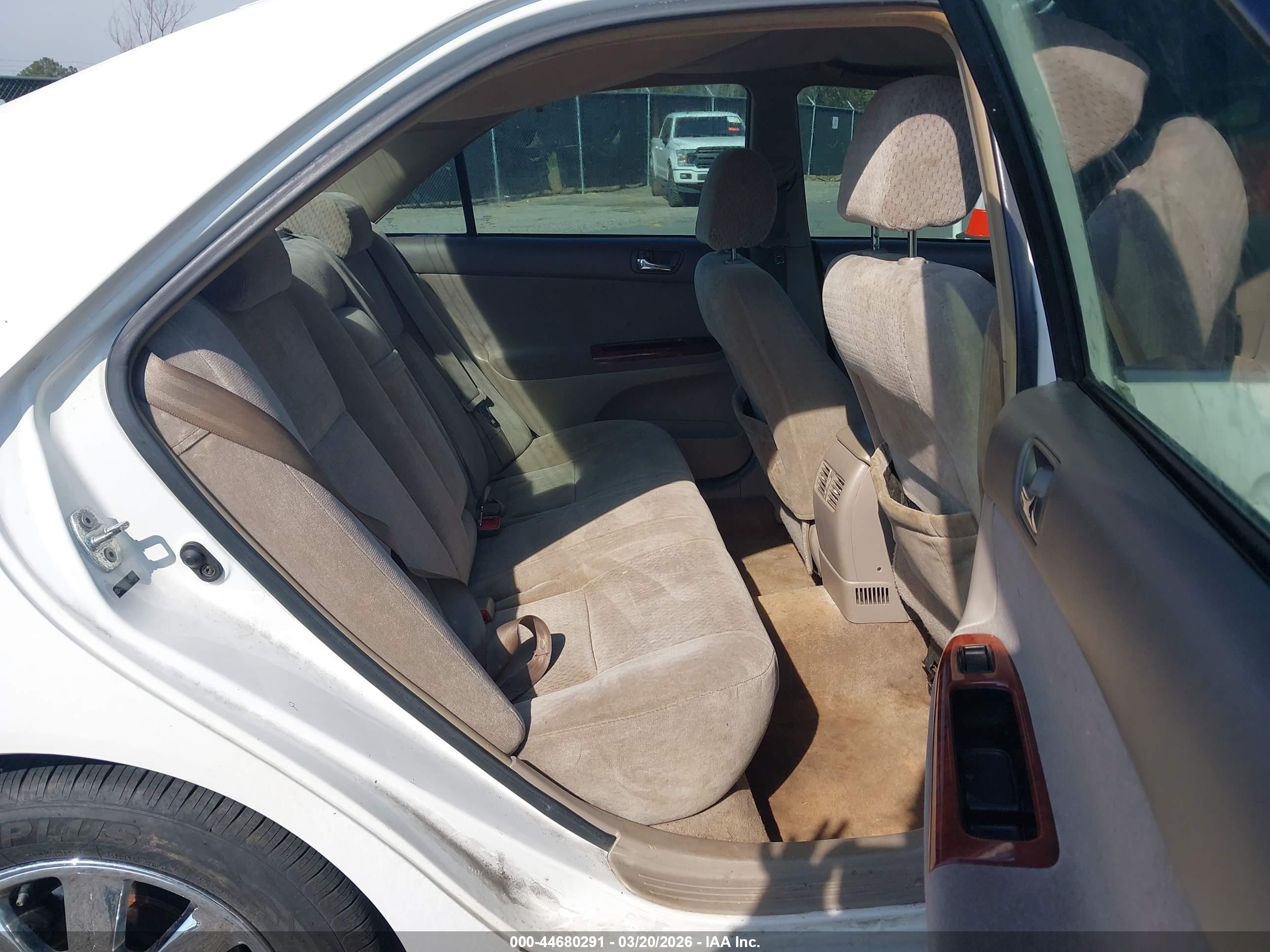 2004 Toyota Camry Xle White vin: 4T1BE32K64U377596