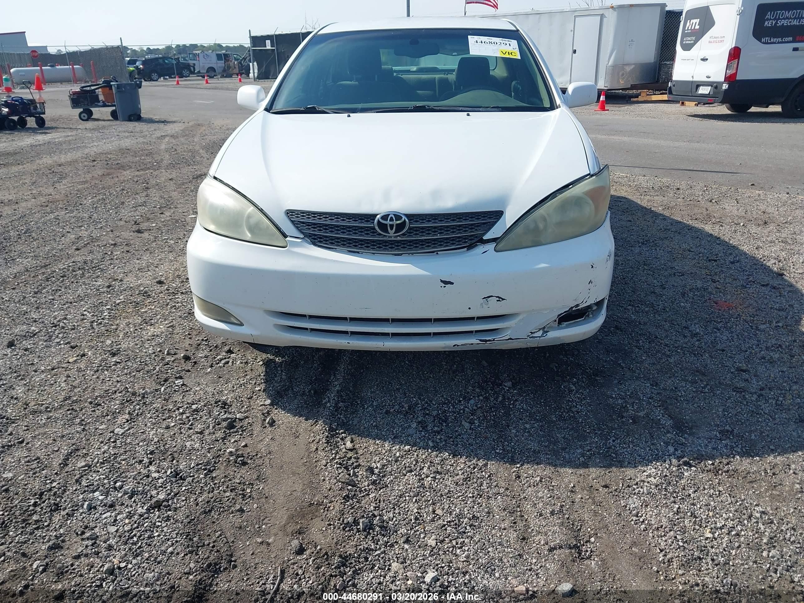 2004 Toyota Camry Xle White vin: 4T1BE32K64U377596