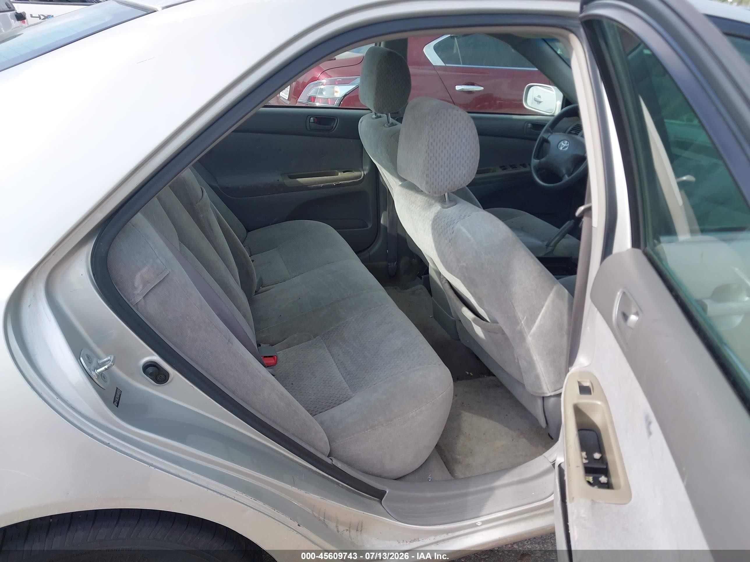 2004 Toyota Camry Le Silver vin: 4T1BE32K64U808762