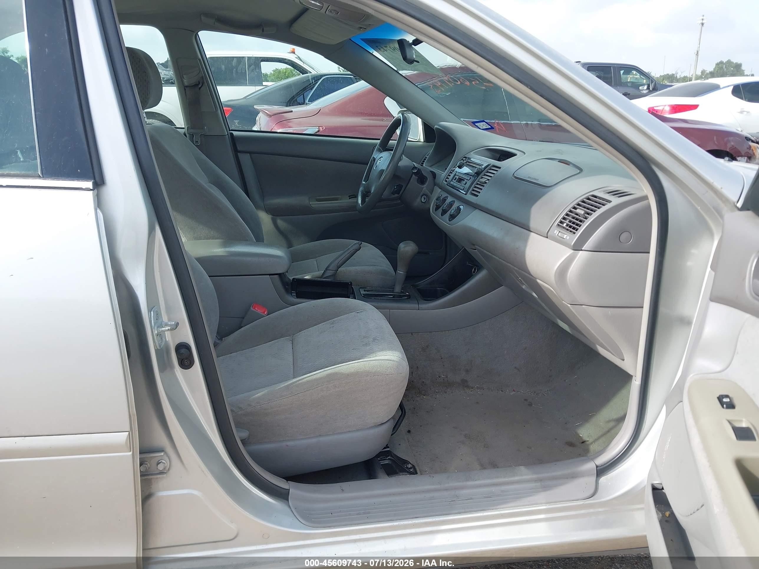 2004 Toyota Camry Le Silver vin: 4T1BE32K64U808762