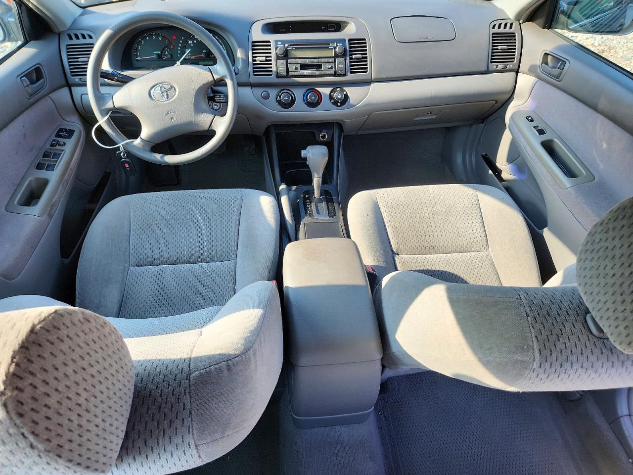 2004 Toyota Camry Le Tan vin: 4T1BE32K64U814089
