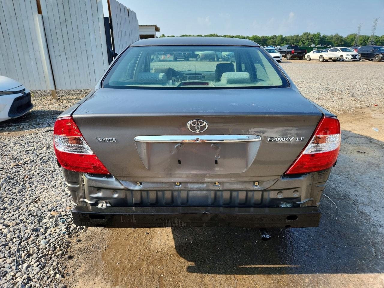 2004 Toyota Camry Le Tan vin: 4T1BE32K64U814089