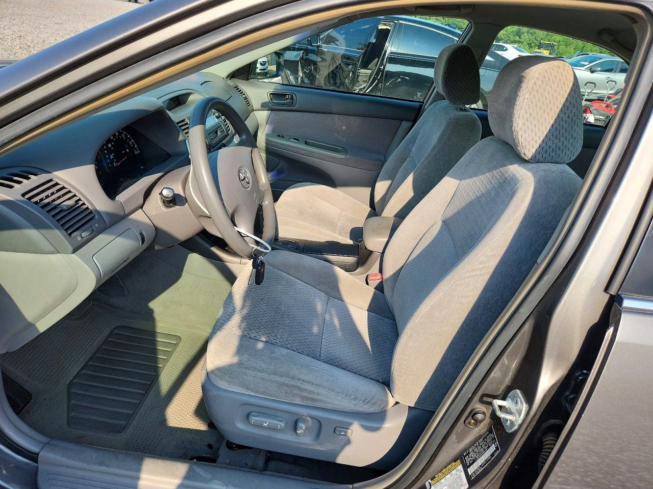 2004 Toyota Camry Le Tan vin: 4T1BE32K64U814089