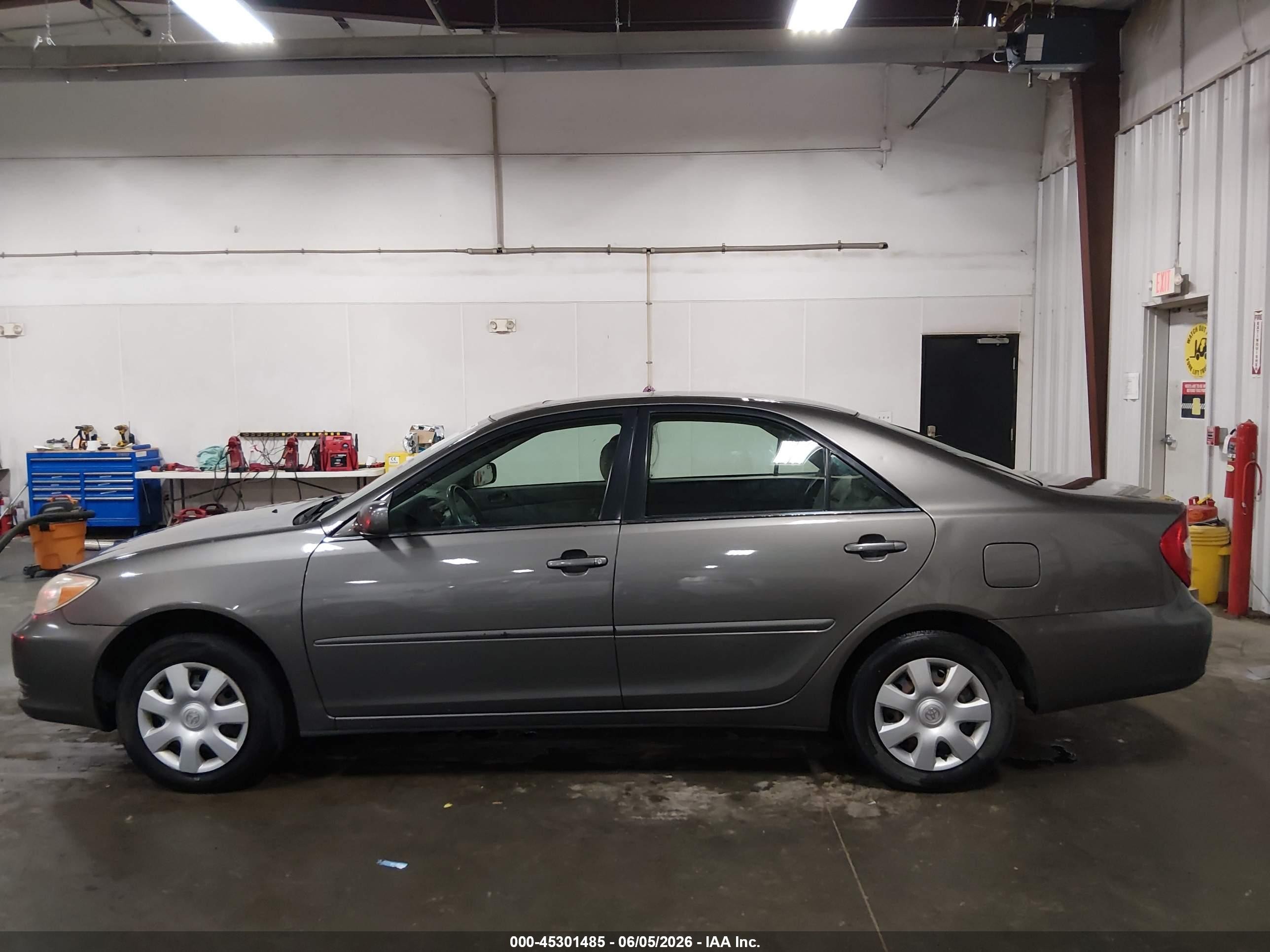 2004 Toyota Camry Le Gray vin: 4T1BE32K64U838862