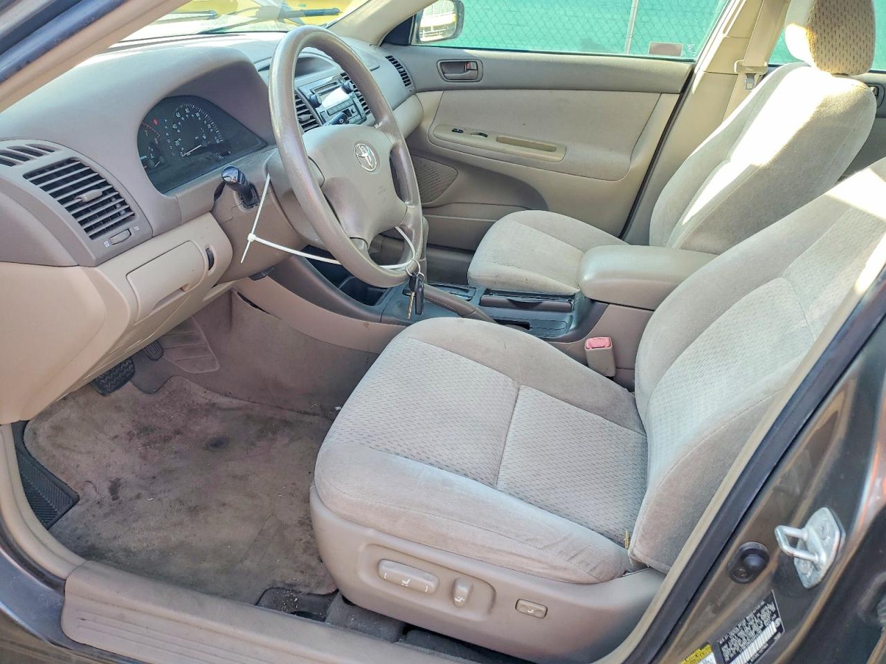 2004 Toyota Camry Le Tan vin: 4T1BE32K64U844290