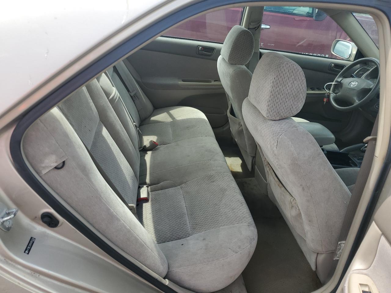 2004 Toyota Camry Le Gold vin: 4T1BE32K64U854284