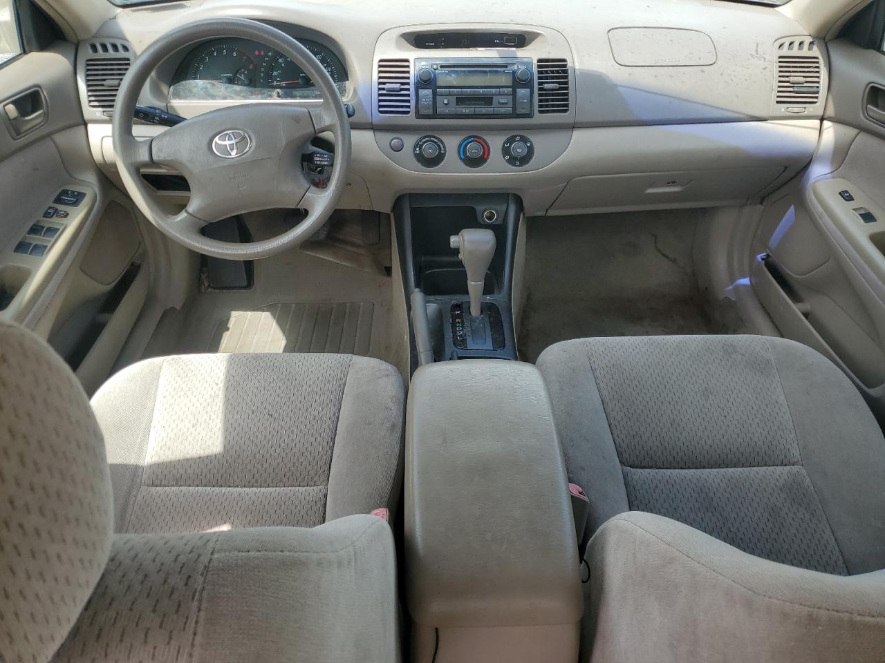 2004 Toyota Camry Le Gold vin: 4T1BE32K64U854284