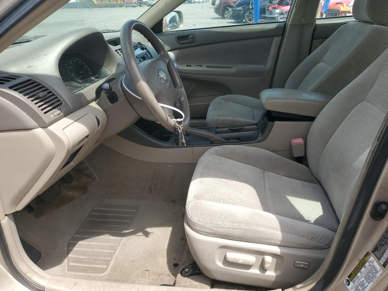 2004 Toyota Camry Le Gold vin: 4T1BE32K64U854284