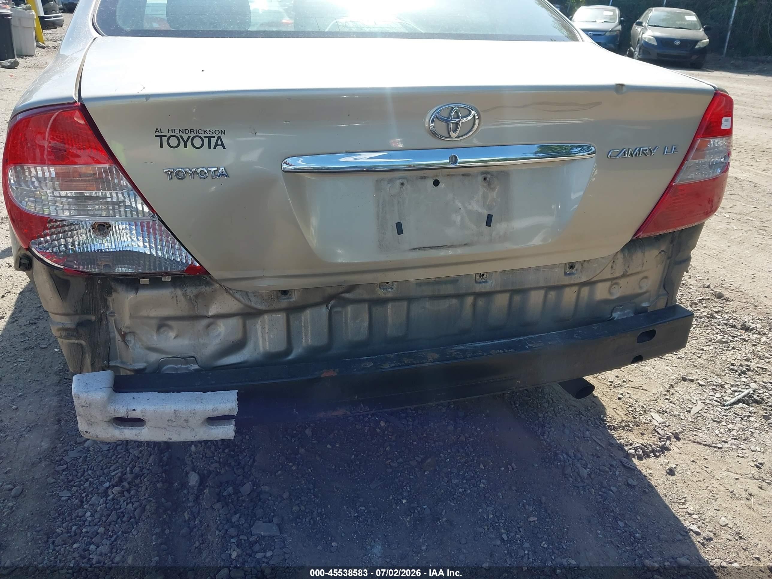 2005 Toyota Camry Le Gold vin: 4T1BE32K65U010215
