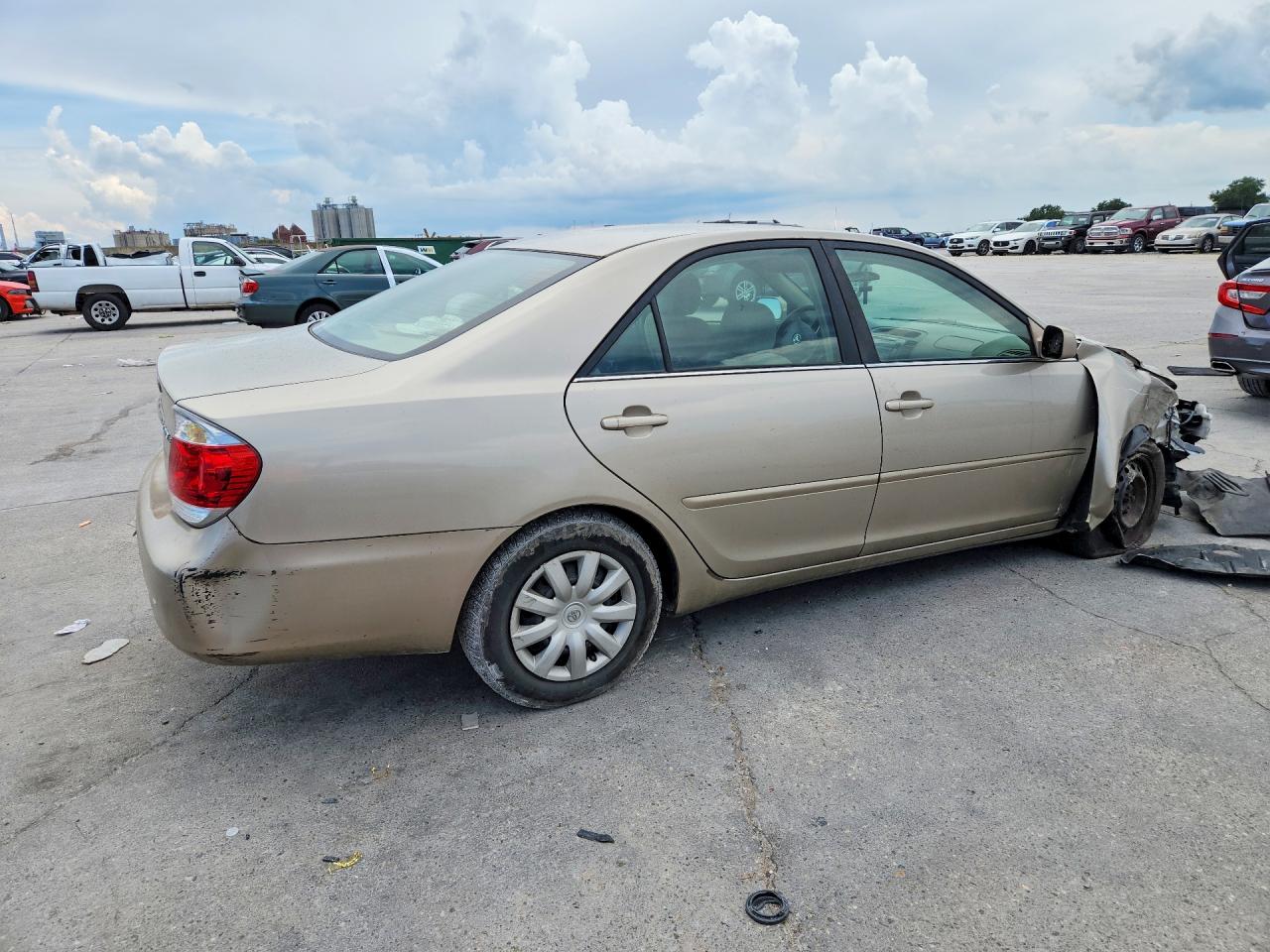 2005 Toyota Camry Le Золотой vin: 4T1BE32K65U019402