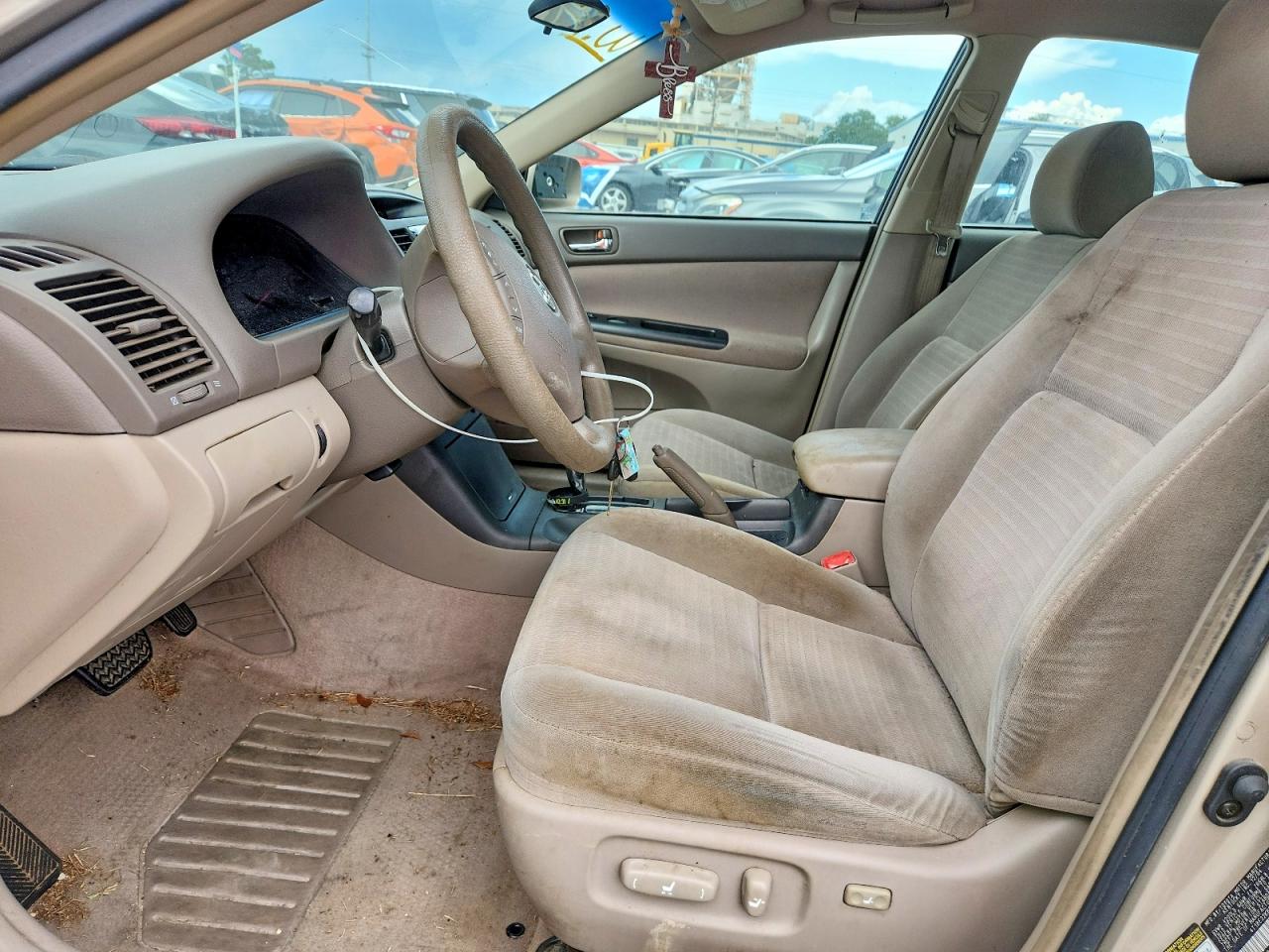 2005 Toyota Camry Le Золотой vin: 4T1BE32K65U019402
