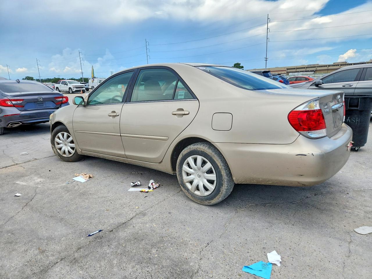 2005 Toyota Camry Le Золотой vin: 4T1BE32K65U019402