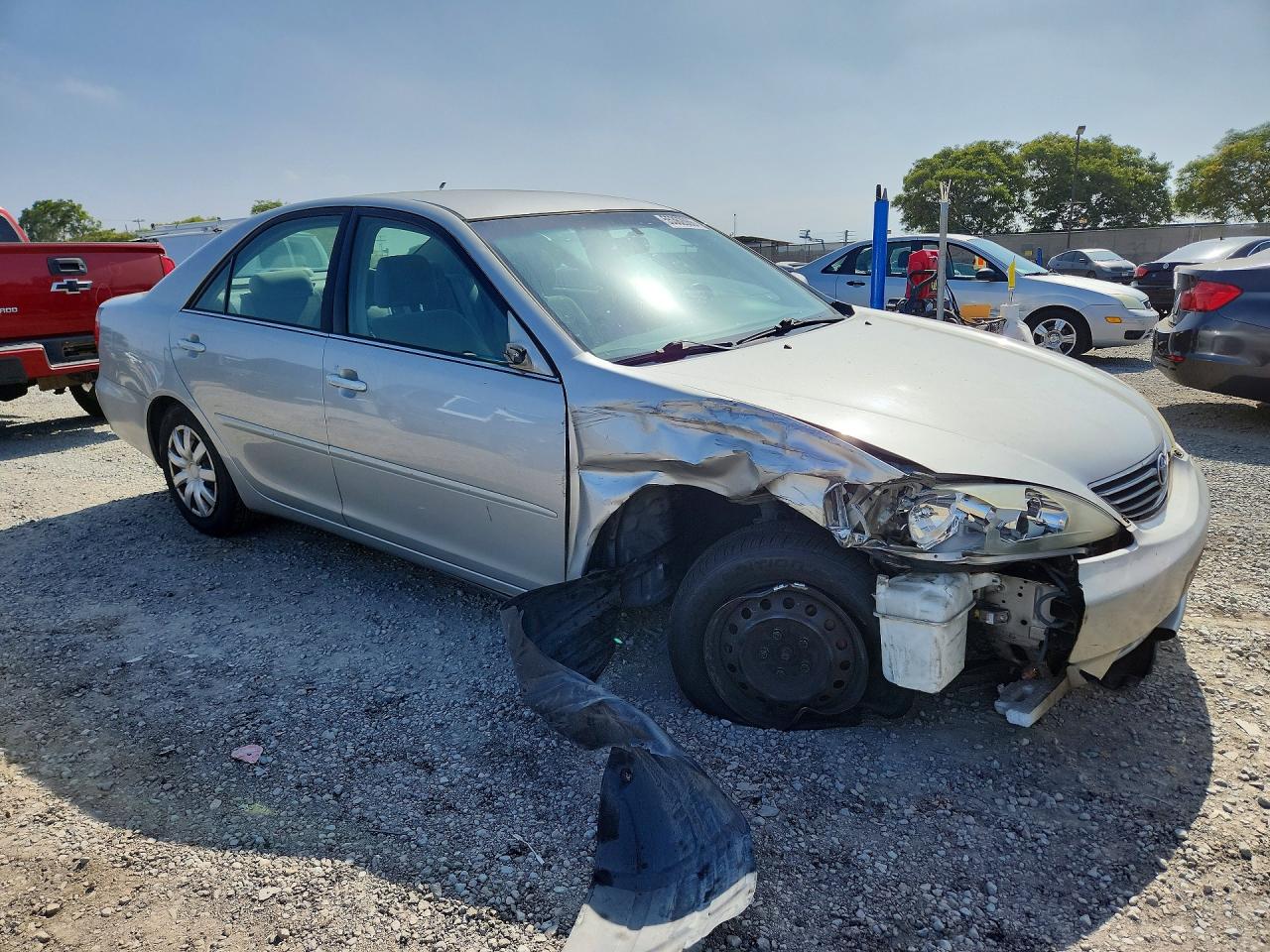 2005 Toyota Camry Le Silver vin: 4T1BE32K65U028357