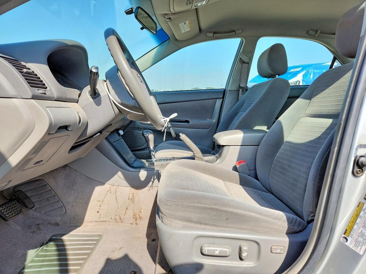 2005 Toyota Camry Le Silver vin: 4T1BE32K65U028357