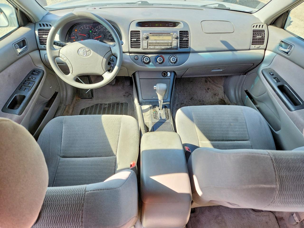 2005 Toyota Camry Le Silver vin: 4T1BE32K65U028357