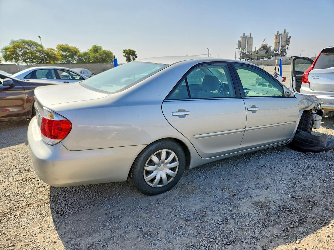 2005 Toyota Camry Le Silver vin: 4T1BE32K65U028357