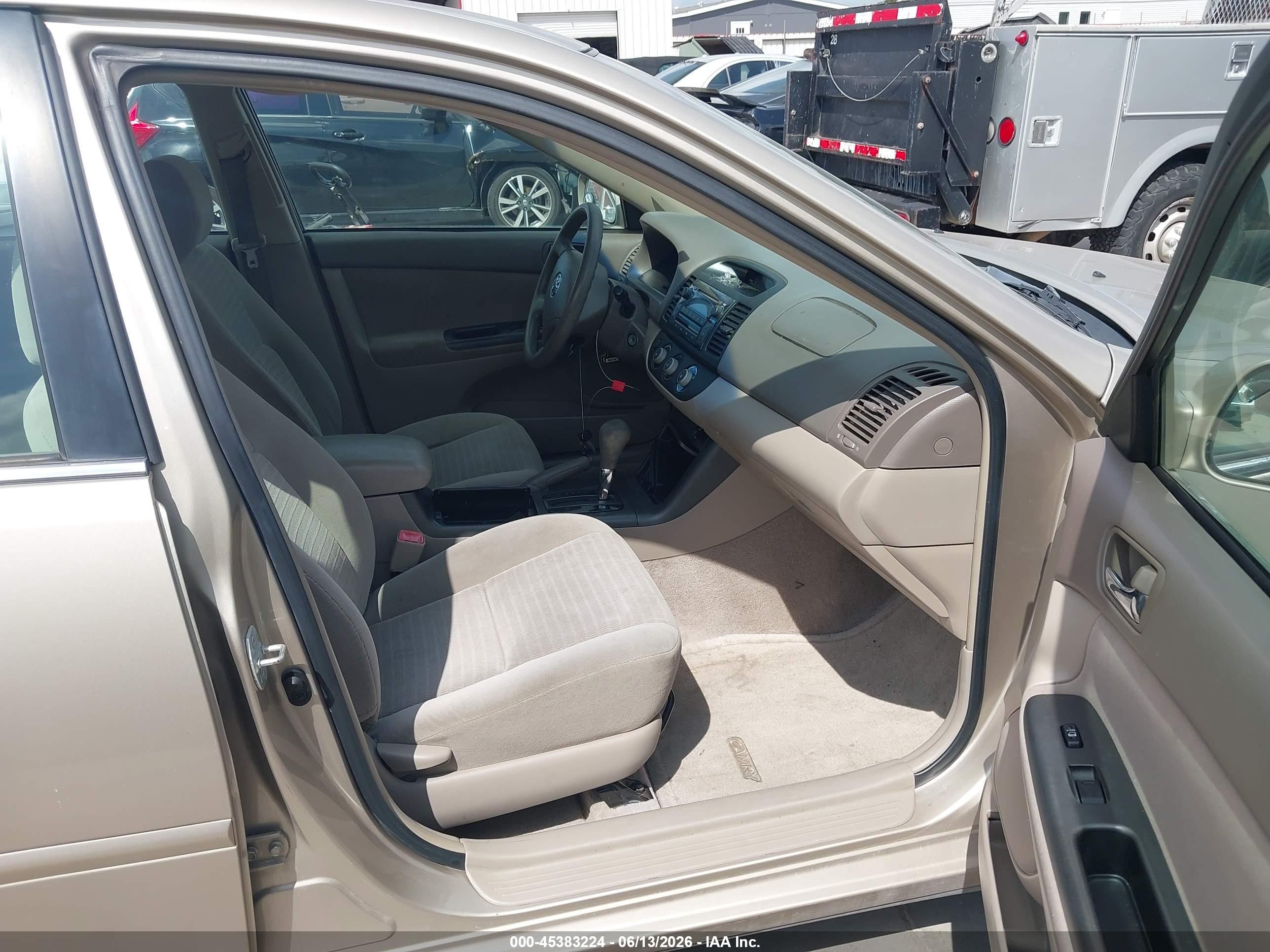 2005 Toyota Camry Le Золотой vin: 4T1BE32K65U036118