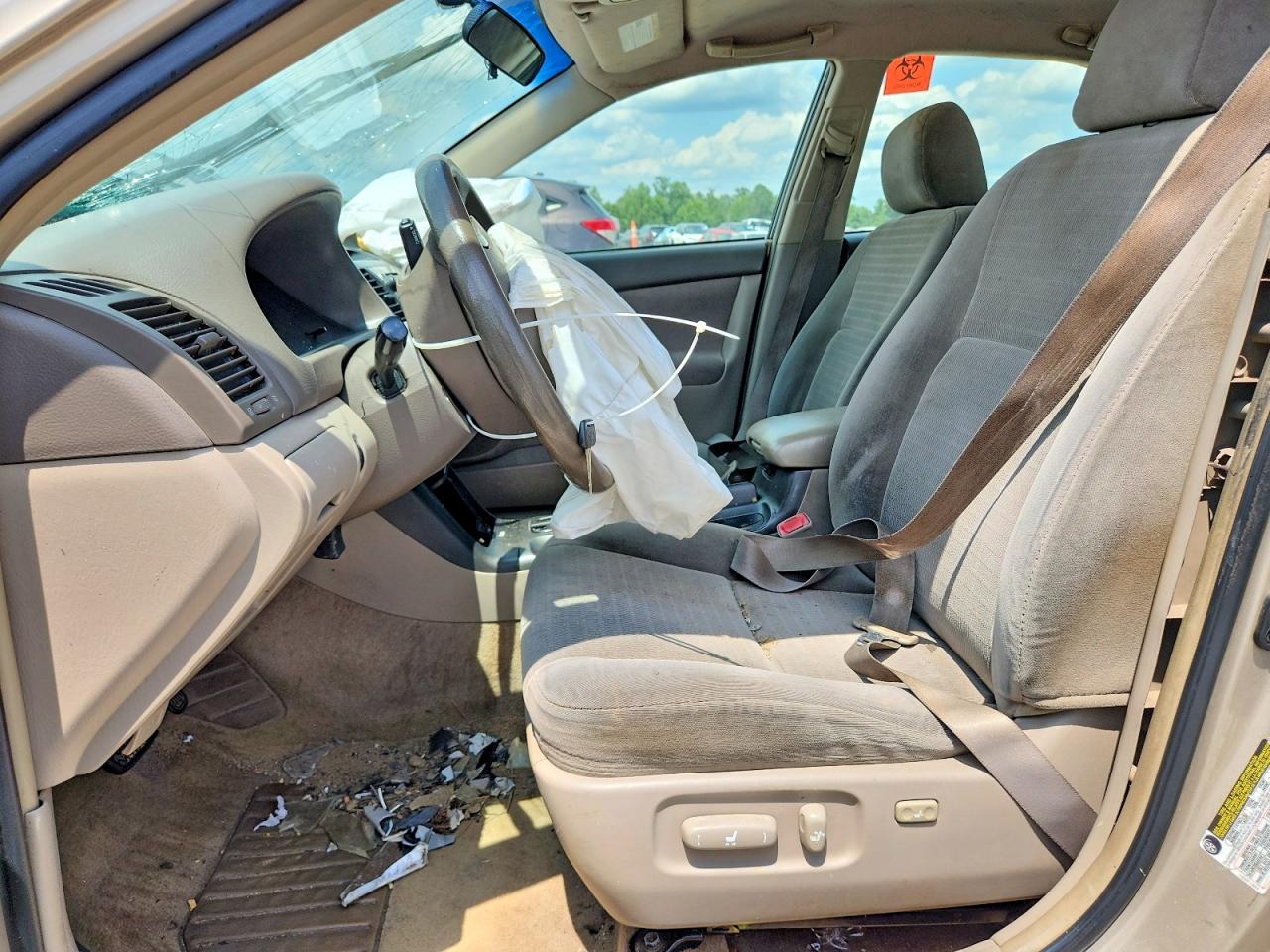2005 Toyota Camry Le Gold vin: 4T1BE32K65U043442