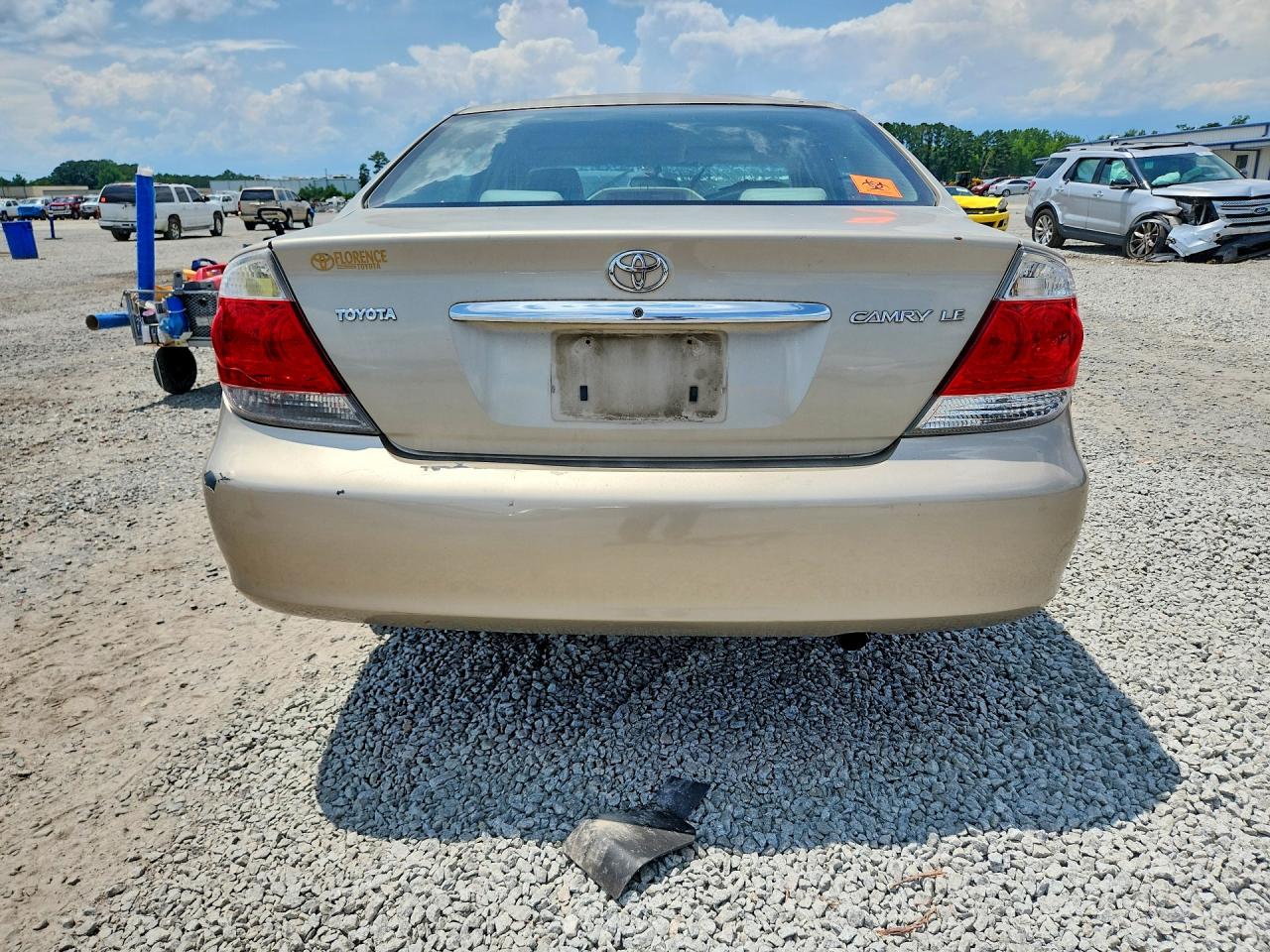 2005 Toyota Camry Le Gold vin: 4T1BE32K65U043442