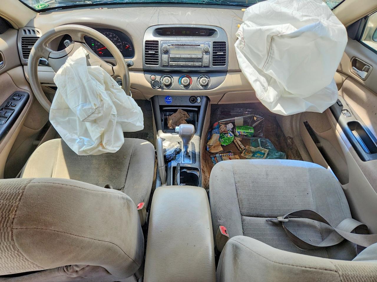 2005 Toyota Camry Le Gold vin: 4T1BE32K65U043442