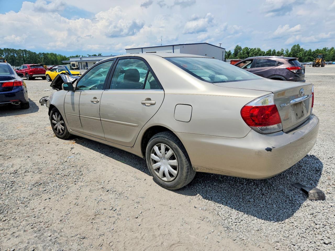 2005 Toyota Camry Le Gold vin: 4T1BE32K65U043442