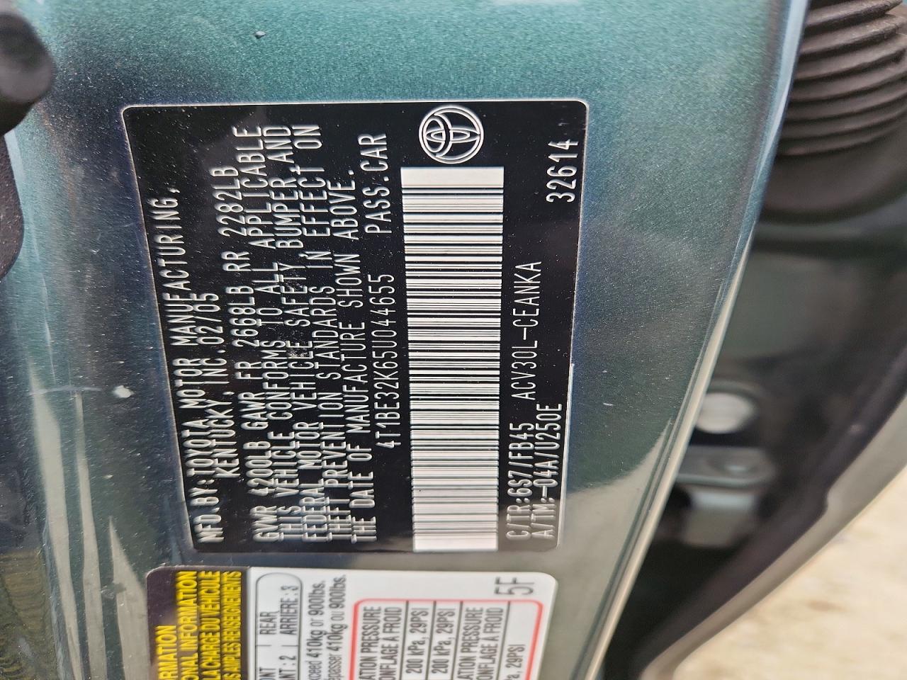 2005 Toyota Camry Le Green vin: 4T1BE32K65U044655