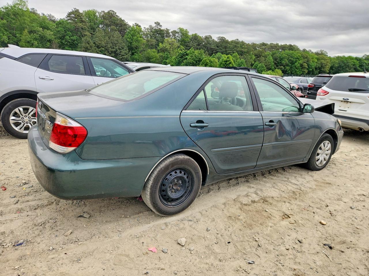 2005 Toyota Camry Le Green vin: 4T1BE32K65U044655