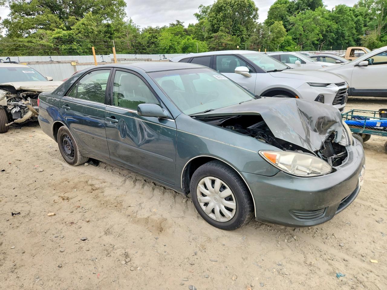 2005 Toyota Camry Le Green vin: 4T1BE32K65U044655
