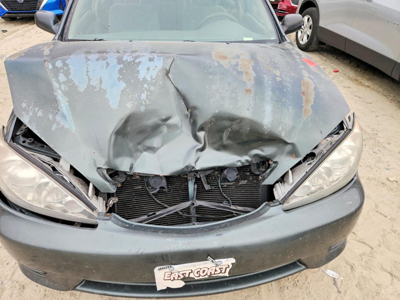 2005 Toyota Camry Le Green vin: 4T1BE32K65U044655