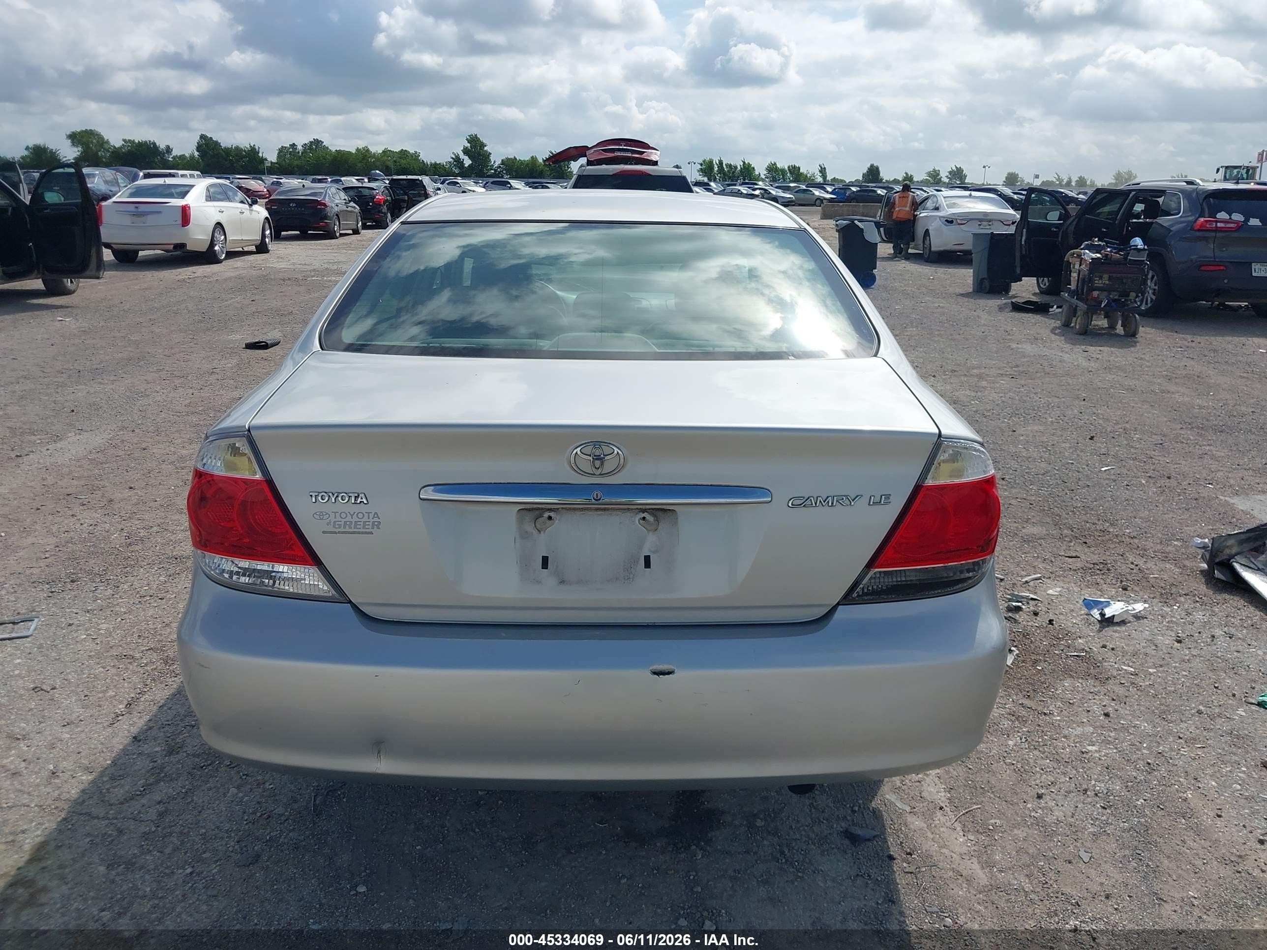 2005 Toyota Camry Le Silver vin: 4T1BE32K65U055557