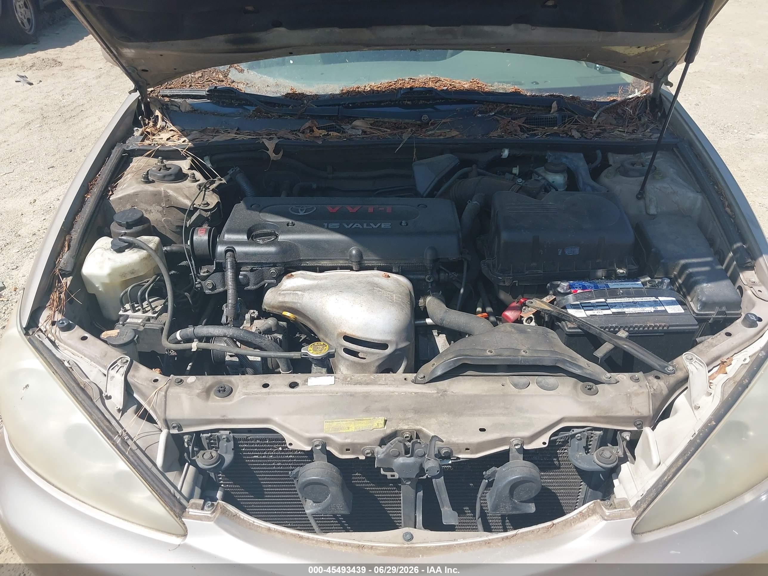 2005 Toyota Camry Le Gold vin: 4T1BE32K65U078451
