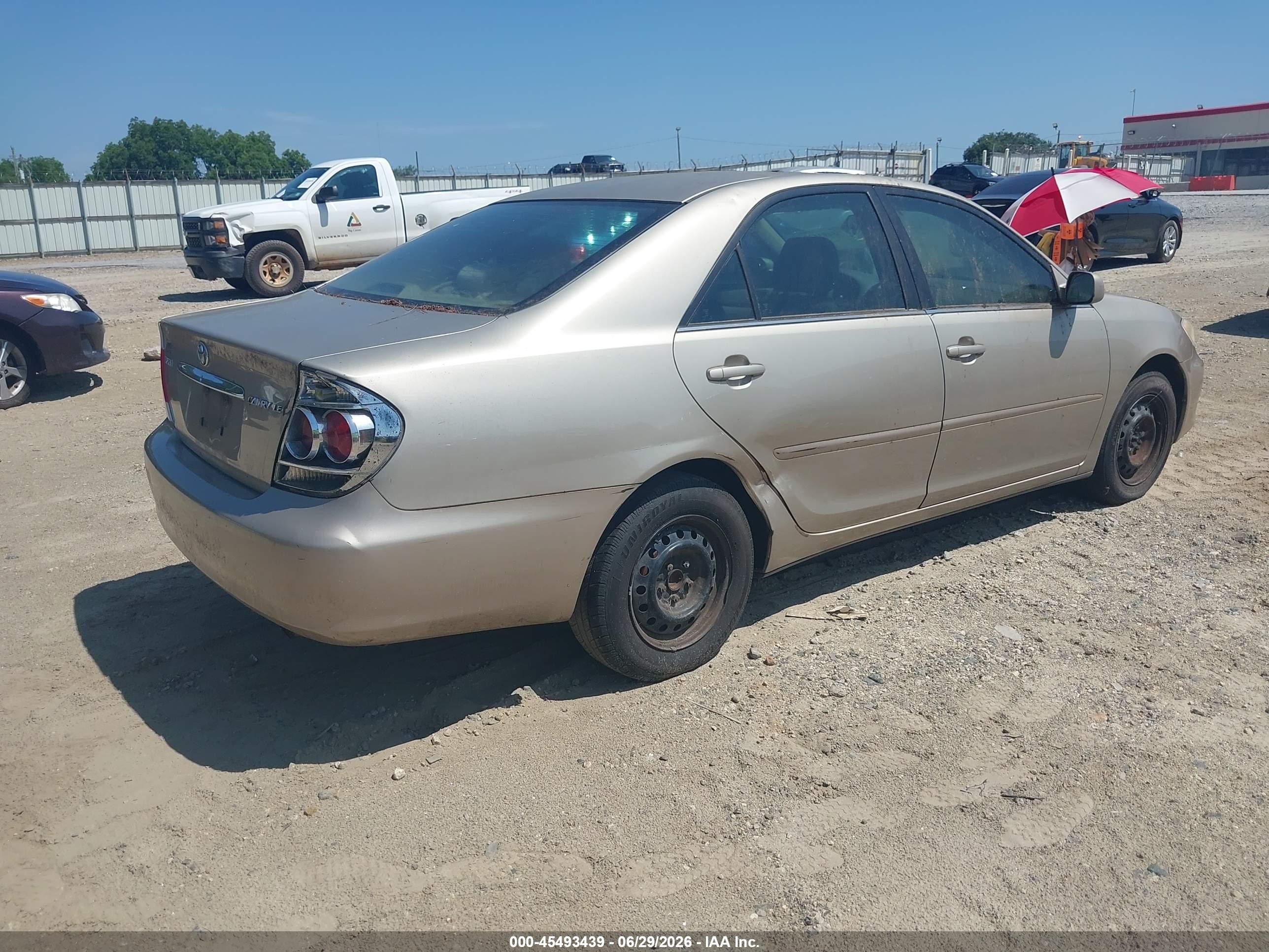2005 Toyota Camry Le Gold vin: 4T1BE32K65U078451