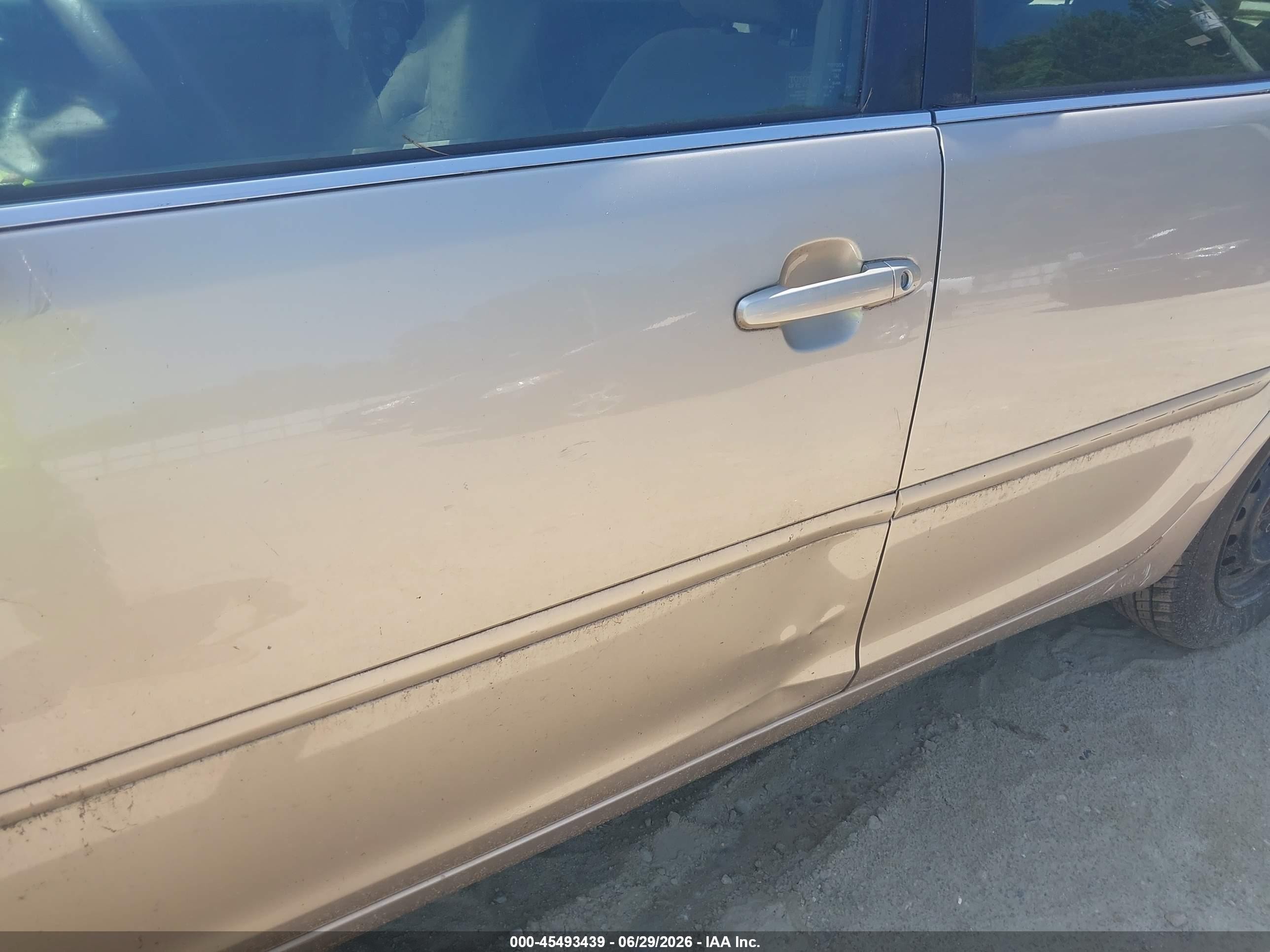 2005 Toyota Camry Le Gold vin: 4T1BE32K65U078451