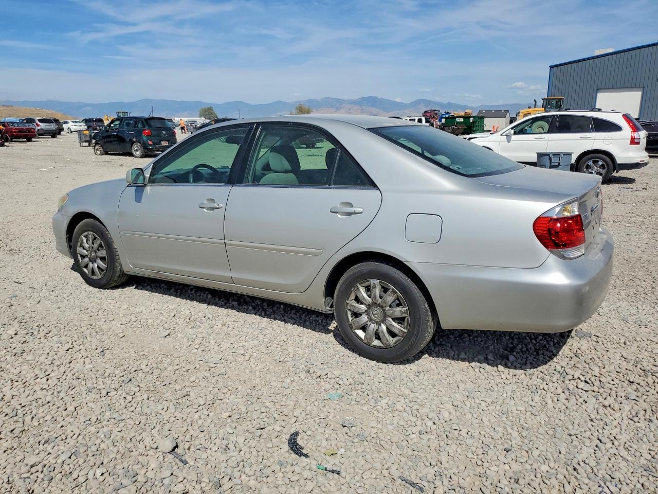 2005 Toyota Camry Le Silver vin: 4T1BE32K65U080670
