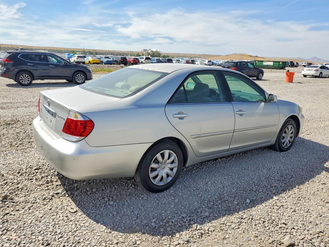 2005 Toyota Camry Le Silver vin: 4T1BE32K65U080670