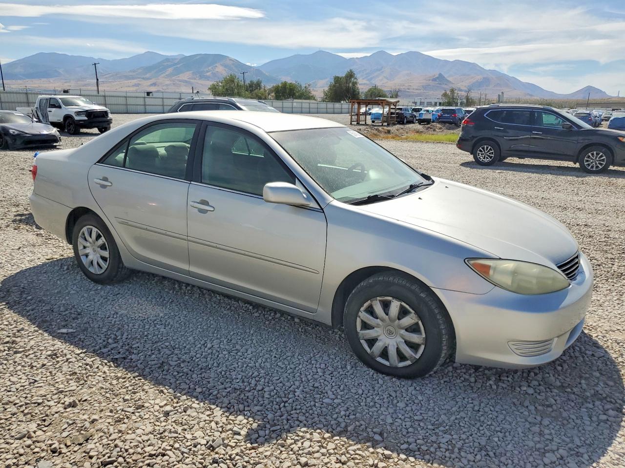 2005 Toyota Camry Le Silver vin: 4T1BE32K65U080670